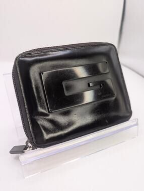 Authentic Gucci Black Vintage Leather Compact Zip Wallet w/ Large G Logo Plaque